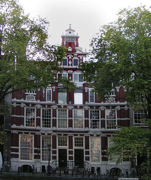 Amsterdam Old City Private Walking Tour - Begijnhof women’s homes: a quiet courtyard moment in the middle of the city