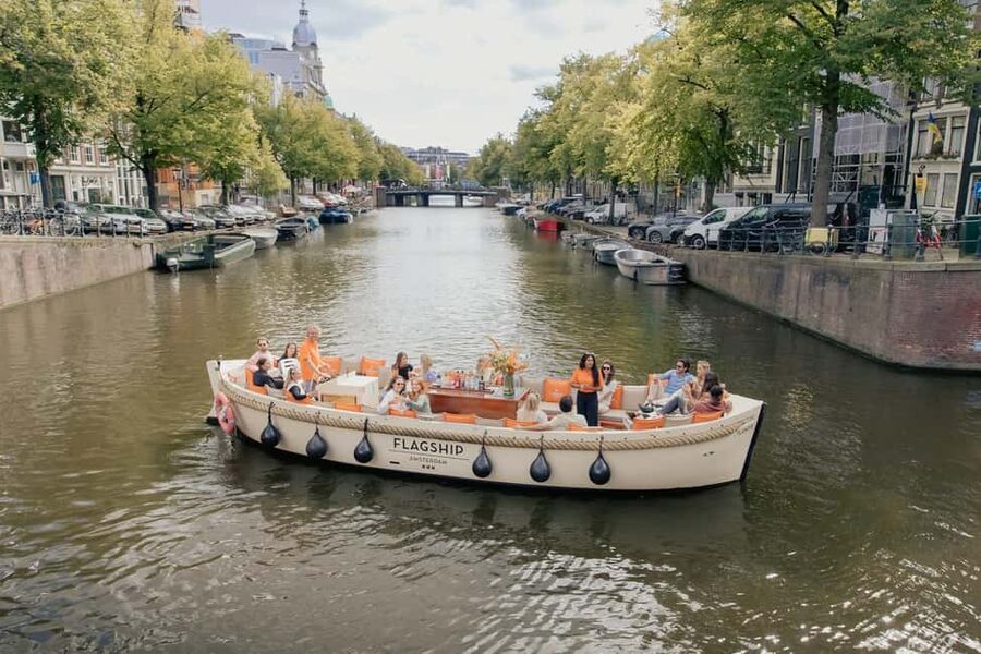 Amsterdam: Open Boat Cruise option Unlimited Drinks & Bite - The Live Skipper and Host: Where the Best Moments Get Made