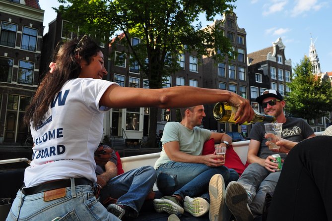Amsterdam Open Boat Cruise with Live Guide and Two Drinks - Following the sights: what you’ll likely see along the canals