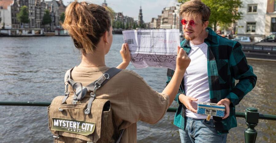 Amsterdam: "Operation 45 " Treasure Hunt Walking Tour - Key things to know before you play