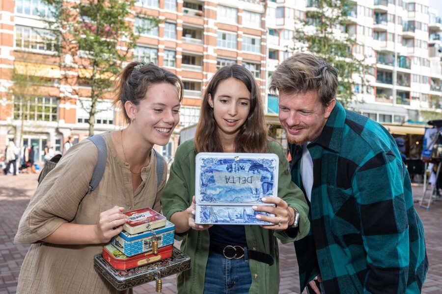 Amsterdam: "Operation 45 " Treasure Hunt Walking Tour - Operation 45: the WWII diamond-heist story you follow