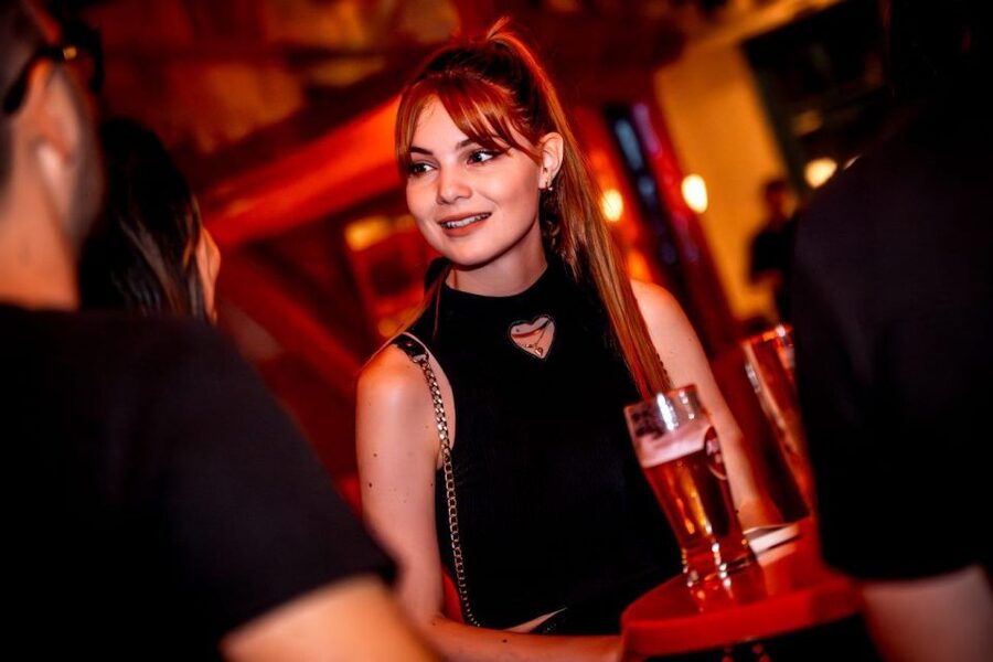Amsterdam: Original Pub Crawl Party with VIP Entrance - Stop-by-stop: what each part of the night feels like