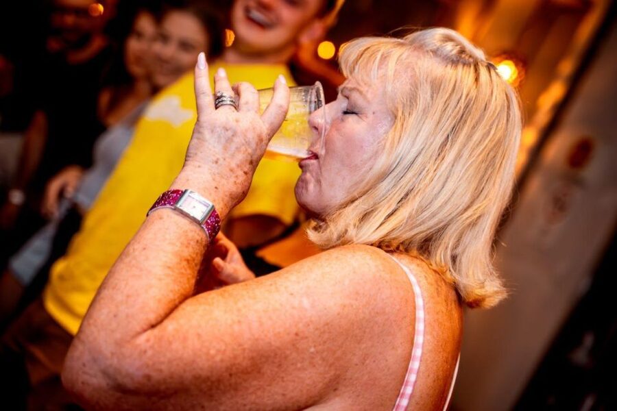 Amsterdam: Original Pub Crawl Party with VIP Entrance - What to wear in Amsterdam clubs, plus the ID rule