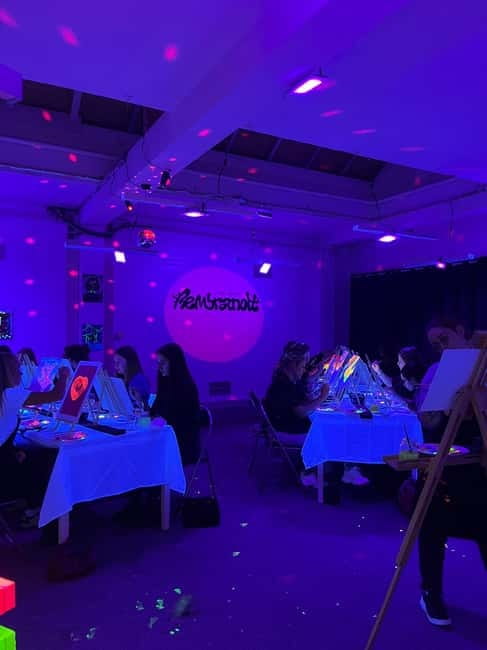 Amsterdam: Paint and Sip in the Dark at Rembrandt van Wine - Where the night goes from start to finish