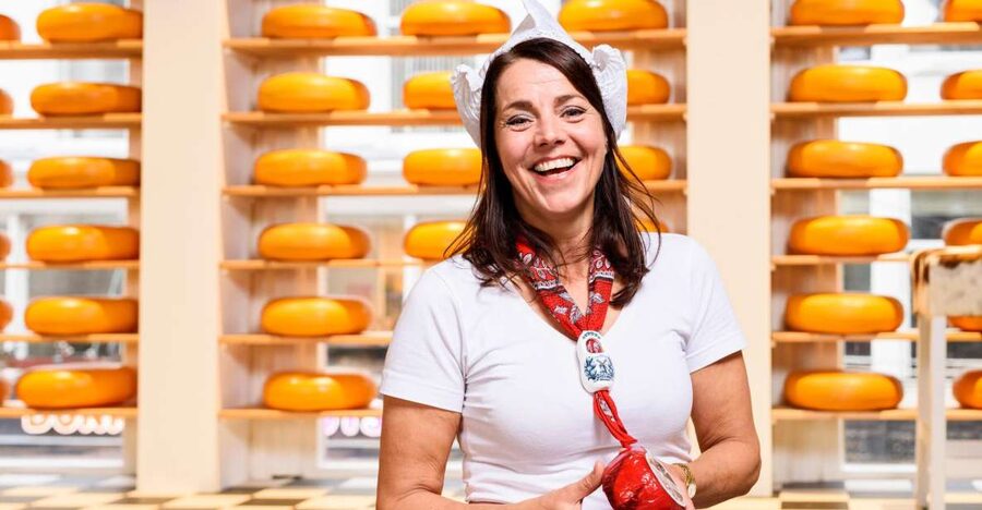 Amsterdam: Premium Henri Willig Cheese Tasting Experience - What you eat: Gouda variety, dips, and mustards that teach your palate