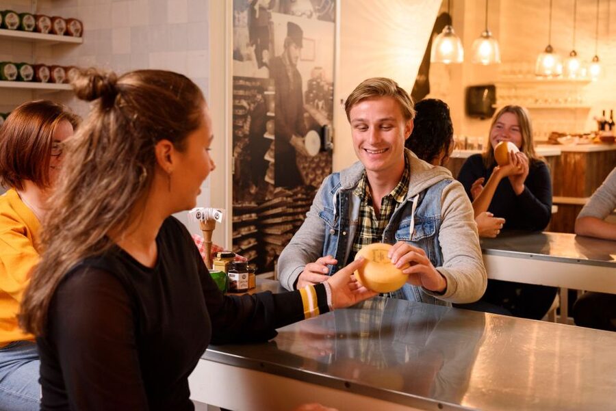 Amsterdam: Premium Henri Willig Cheese Tasting Experience - The drink pairing: wine, beer options, and port to close the loop