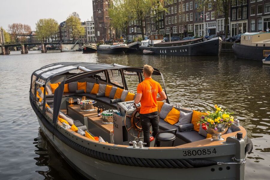 Amsterdam: Private BBQ Cruise with Personal Chef & Drinks - Key highlights to look for