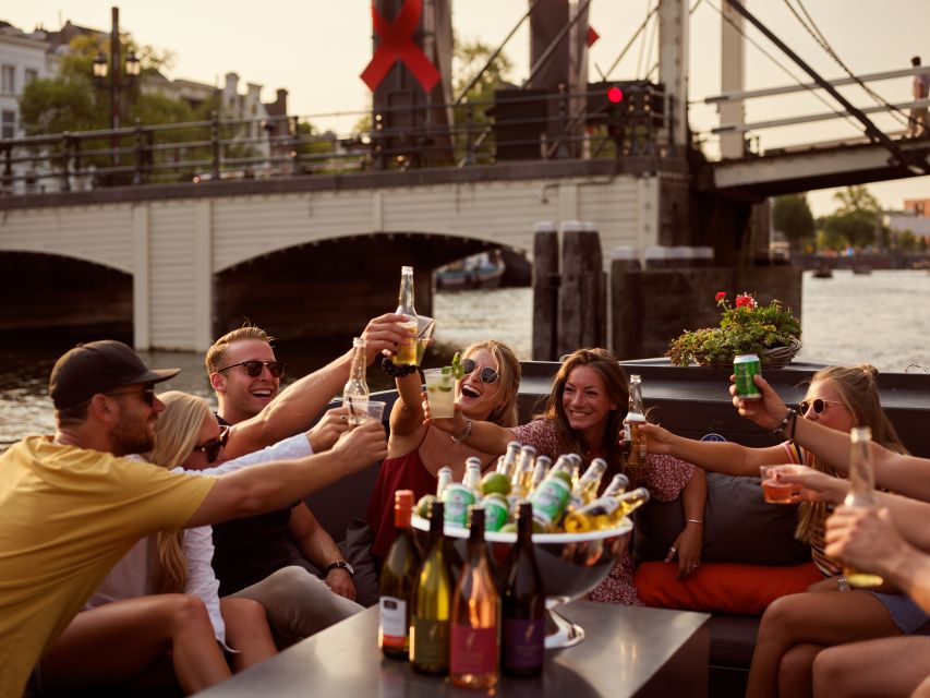 Amsterdam: Private BBQ Cruise with Personal Chef & Drinks - Getting on board near Sea Palace, and why the meeting point matters