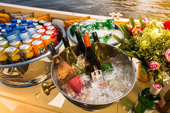 Amsterdam Private Boat Trip with Pizza and Unlimited Drinks - A 90-minute canal plan that actually feels like a win