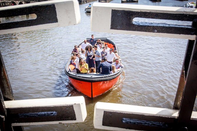 Amsterdam Private Boat Trip With Skipper, Burger and Beers - Who this private dinner cruise is best for