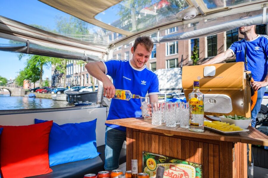 Amsterdam: Private Canal Booze Cruise with Unlimited Drinks - Prinsengracht and Herengracht, where the canal scenes click
