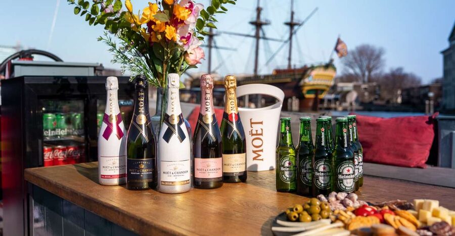 Amsterdam: Private Canal Cruise with Drinks and Snacks - Key things to know before you go