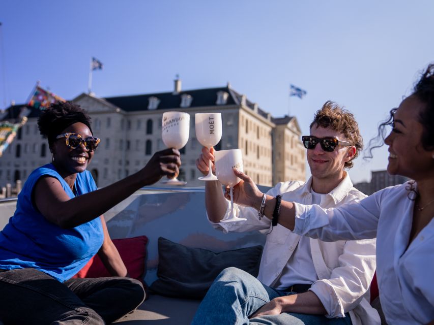 Amsterdam: Private Canal Cruise with Drinks and Snacks - Why 1.5 hours works so well for Amsterdam canals