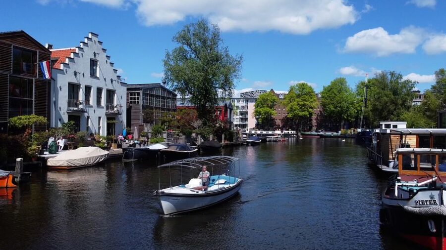 Amsterdam: Private Canal Tour - Seven Bridges and the Dancing Houses: your best photo plan