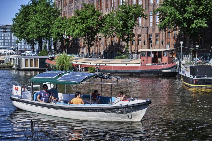 Amsterdam: Private Canal Tour - Price and value: what $157 per group buys you