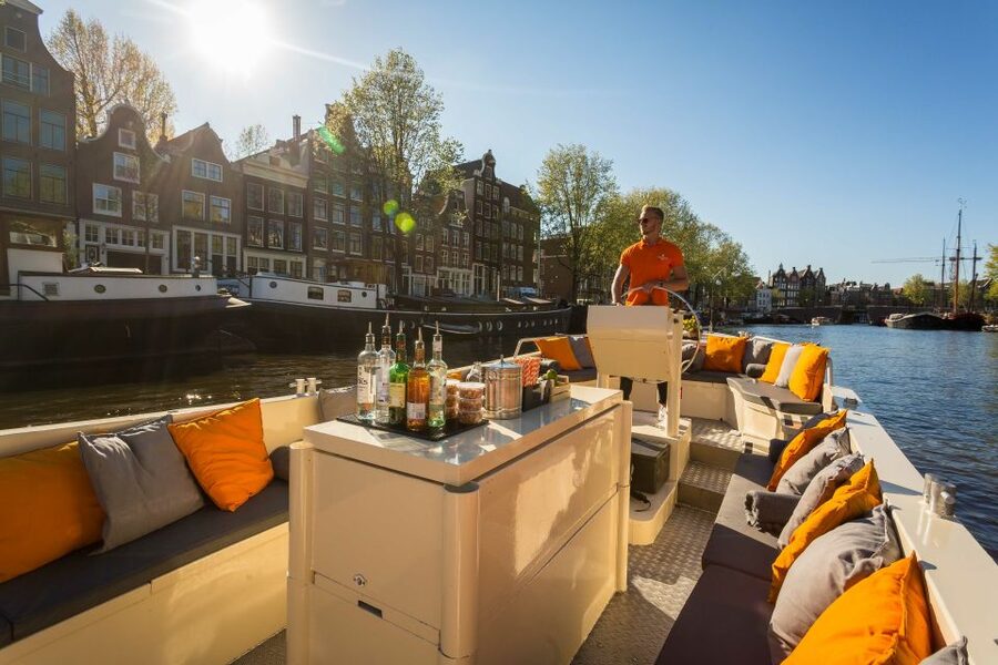 Amsterdam: Private Cruise with Drinks & Optional Snacks - No Music on the Canals: What Changes and What Stays Fun