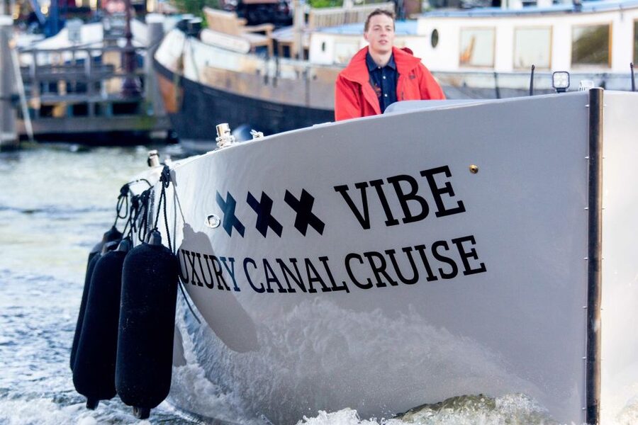 Amsterdam: Private Cruise with Drinks & Pizza or Burger - Should you book this private Amsterdam canal cruise?