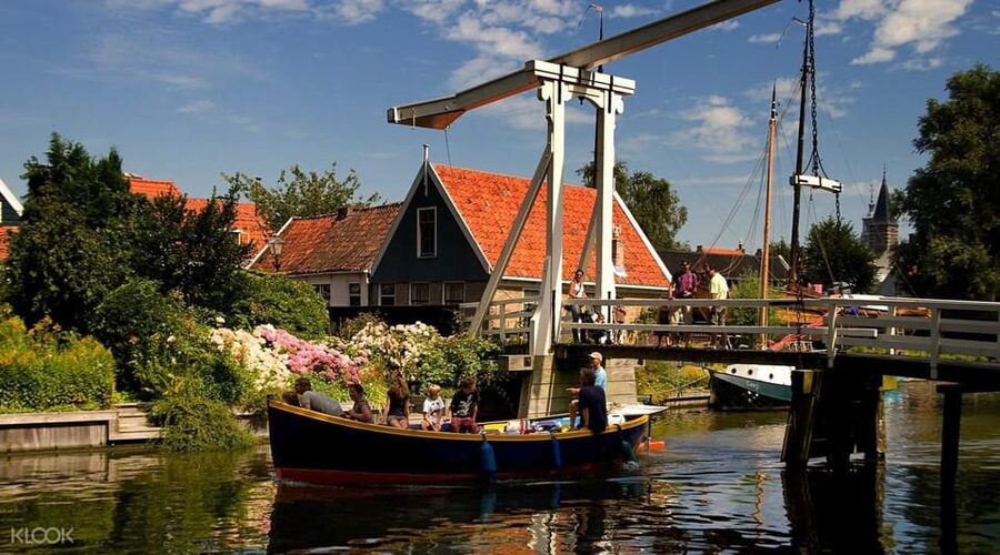 Amsterdam: Private green tour !!! Windmills, castle - Key highlights to watch for