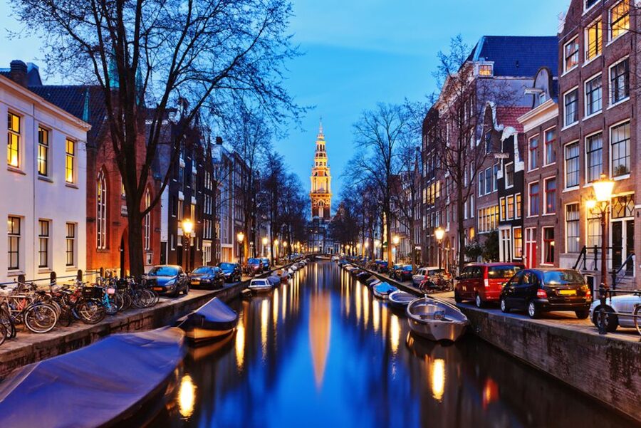 Amsterdam: Private Guided Walking Tour - Golden Age Trade on the Move: ships, sea routes, and why canals mattered