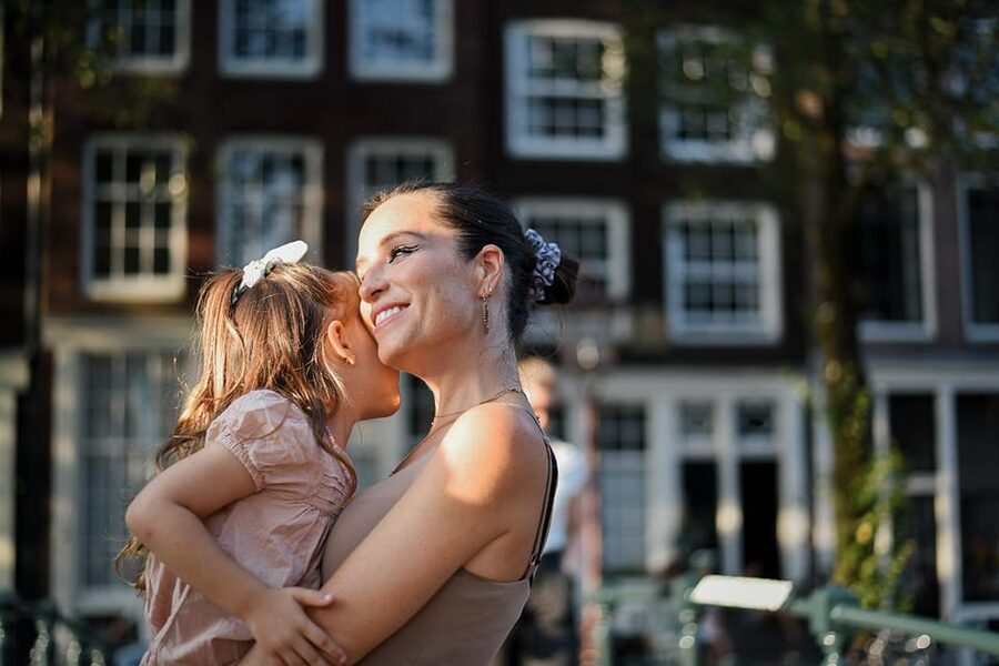 Amsterdam: Private Photoshoot in iconic locations - How the Walk Through Amsterdam Works in 40 Minutes