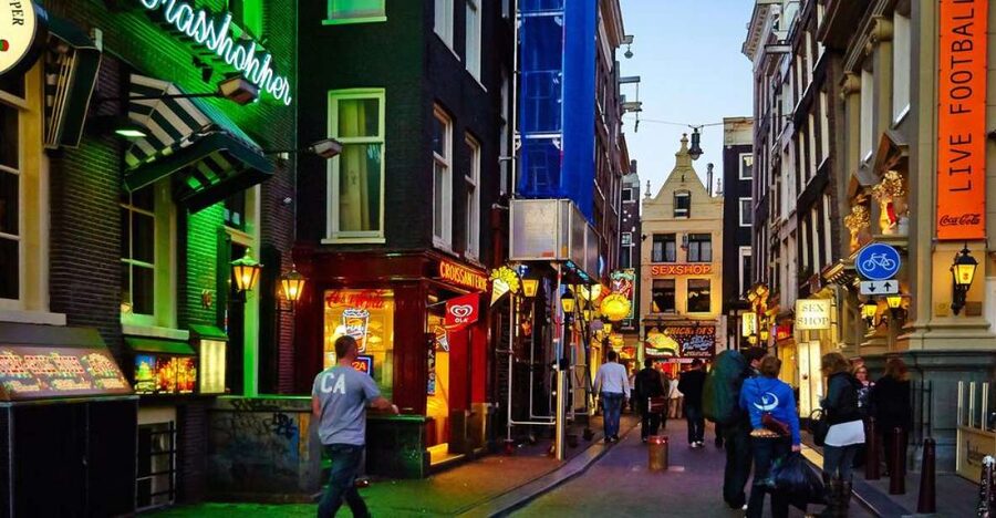 Amsterdam: Private Red Light District and Food Tour - Meeting point and route: from Park Plaza Victoria toward the canal lanes