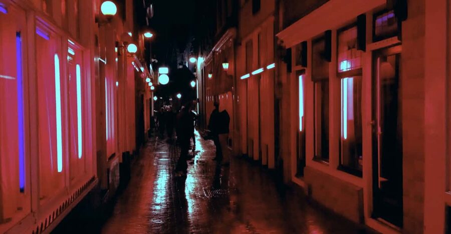 Amsterdam: Private Red Light District Tour in Spanish - Coffeeshops and Legalization: What Your Guide Explains