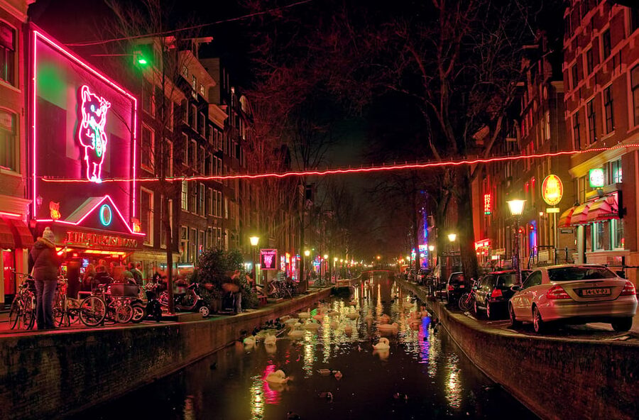 Amsterdam: Private Red Light District Tour in Spanish - Practical Tips for a Better 2-Hour Walk
