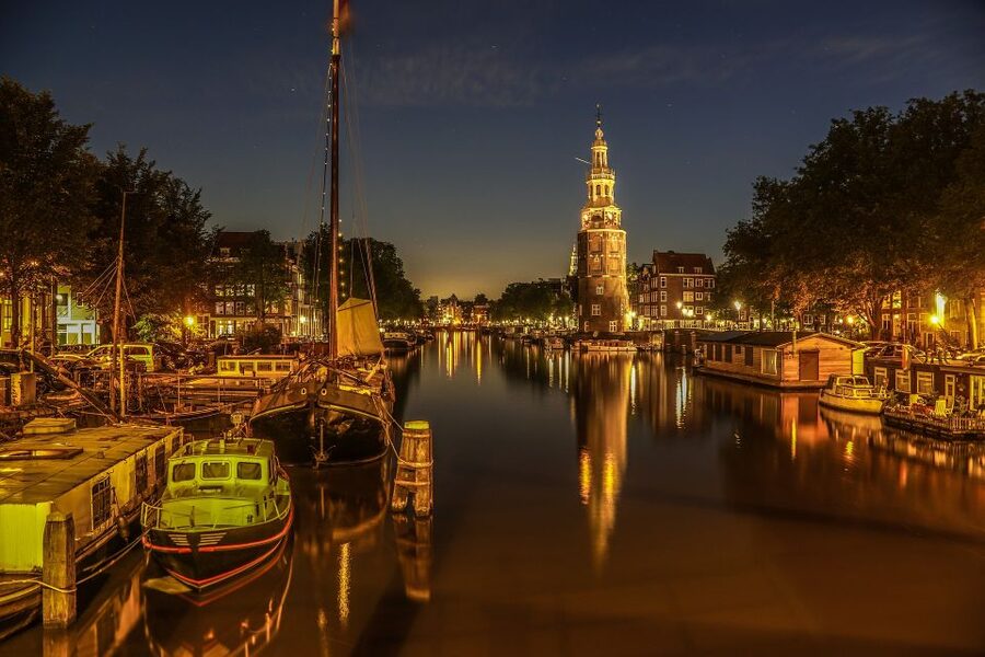 Amsterdam: Private Romantic Evening Boat Tour with Prosecco - Why this private night cruise feels so romantic
