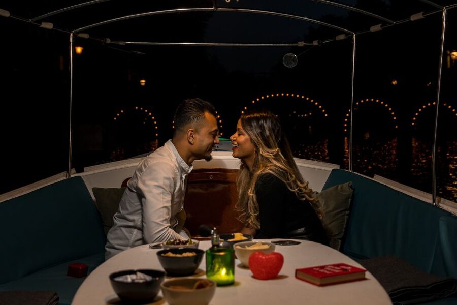 Amsterdam: Private Romantic Evening Boat Tour with Prosecco - The night route, what you’ll see at each stop