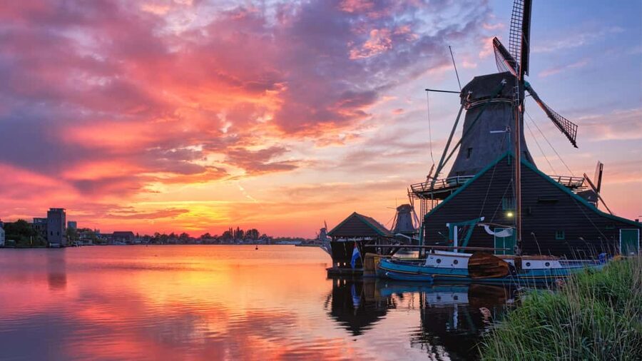 Amsterdam: Private Tour Giethoorn, Zaanse Schans Local Guide - FAQ