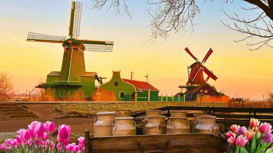 Amsterdam: Private Tour Giethoorn, Zaanse Schans Local Guide - Why Giethoorn and Zaanse Schans fit together so well