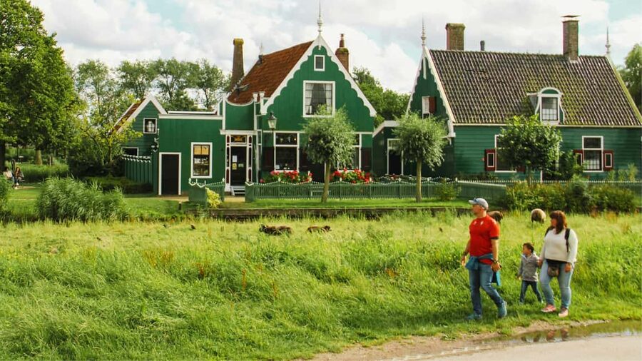 Amsterdam: Private Tour Giethoorn, Zaanse Schans Local Guide - Should you book this Amsterdam to Giethoorn and Zaanse Schans private tour?