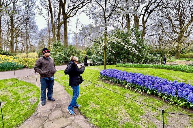 Amsterdam Private Tour to Keukenhof, Tulip Fields and Windmills - Simonehoeve cheese and clogs: short stop, real Dutch craft