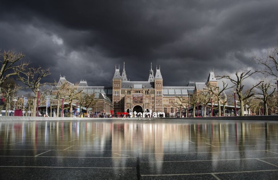Amsterdam Private Welcome Tour with a Local Guide - Top attraction overview, without losing the plot