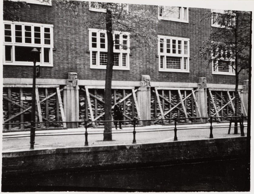 Amsterdam: Private World War Two History Walking Tour - Why Amsterdam’s Nazi-occupation story is best told by walking