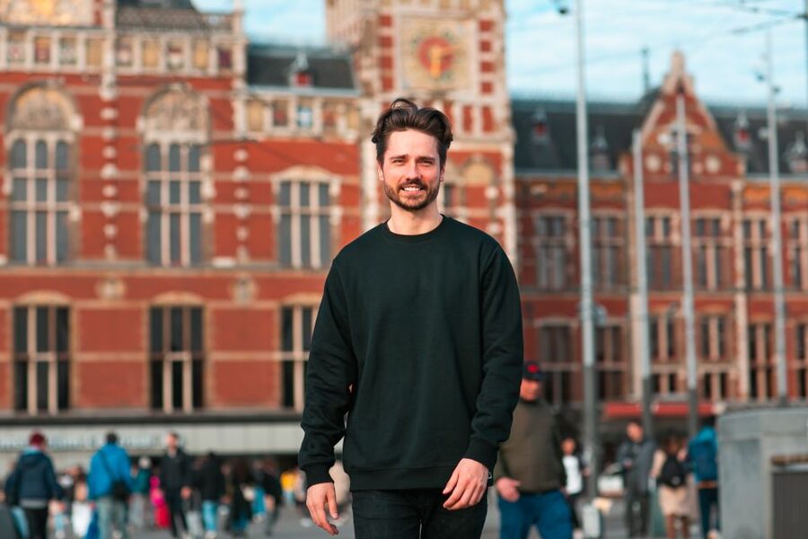 Amsterdam: Professional photoshoot at Centraal Station - Stop at Amsterdam Centraal Station: getting authentic, not stiff
