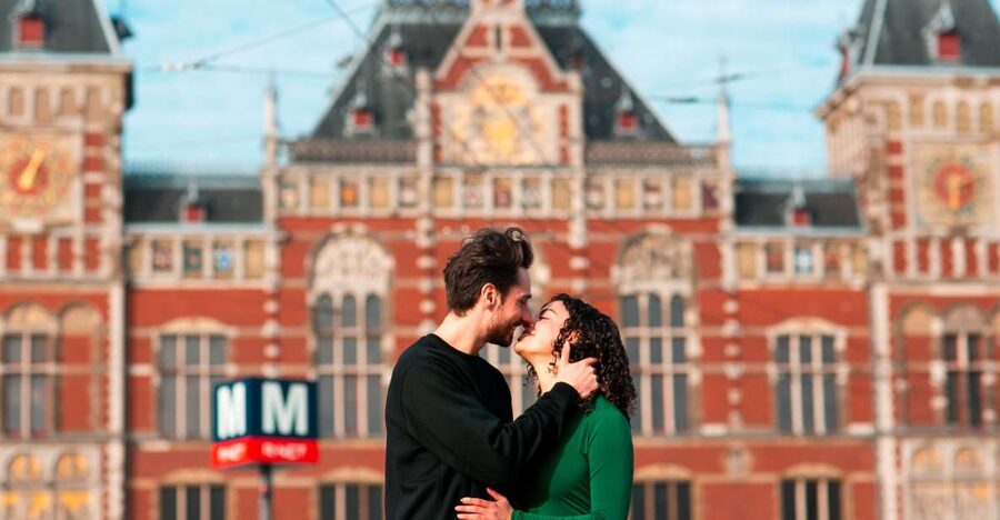 Amsterdam: Professional photoshoot at Centraal Station - What you’re really paying for: value of a 30 to 45 minute session