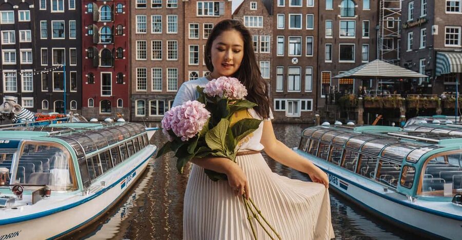Amsterdam: Professional Photoshoot at the Canals - What happens after the shoot: preview JPGs and retouching you control