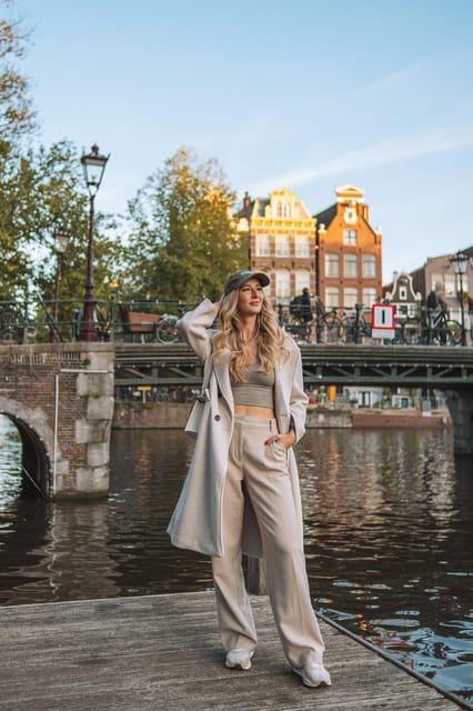 Amsterdam: Professional Photoshoot at the Canals - Weather reality in Amsterdam, and how this shoot handles it