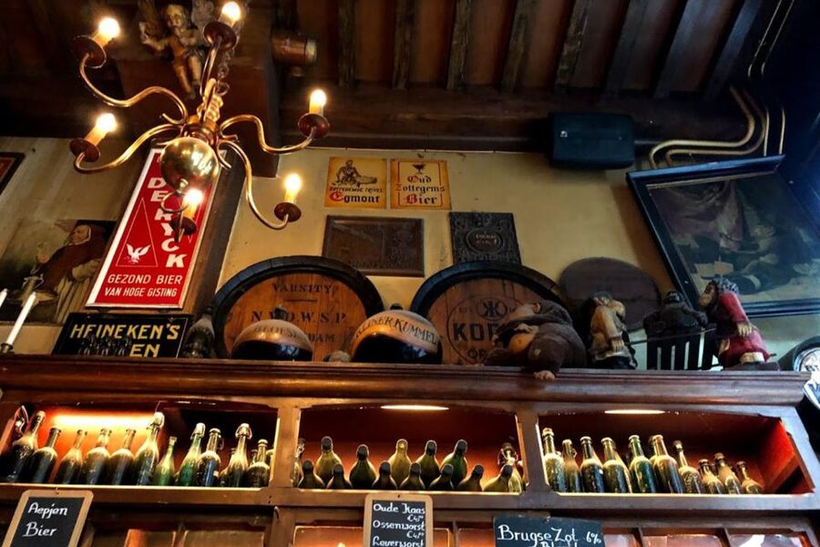 Amsterdam: Red Light District 1-hour Smartphone Audio Tour - Starting at Dam Square: the humble dam story that shaped Amsterdam