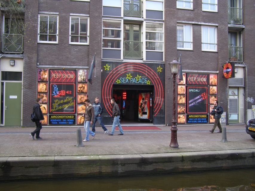 Amsterdam: Red Light District and Coffeeshop tour - Price and value: does $40 for two hours make sense?