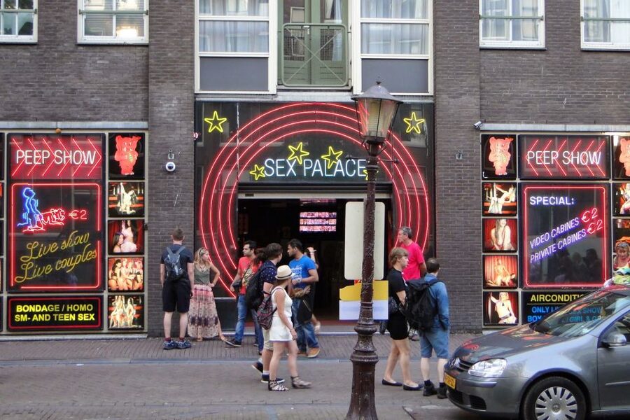 Amsterdam: Red Light District and Local Pub Tour - Price and Value: What $43 Buys You Here