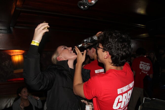 Amsterdam Red Light District Pub Crawl - How the hosts work with a QR route instead of street guiding