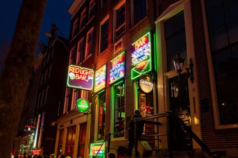 Amsterdam: Red Light District Tour in German/English/Italian - Why this 90-minute Red Light District tour hits the sweet spot