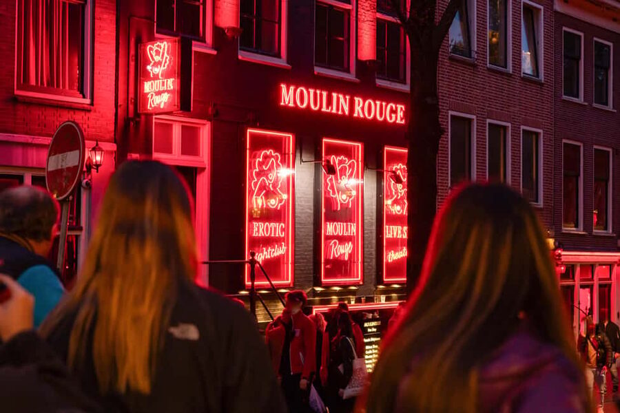 Amsterdam: Red Light District Tour in German/English/Italian - Language choice matters: German, English, or Italian, not bilingual