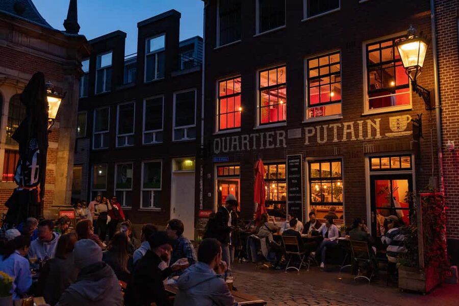 Amsterdam: Red Light District Tour in German/English/Italian - Entering the Red Light District with a rules-first route