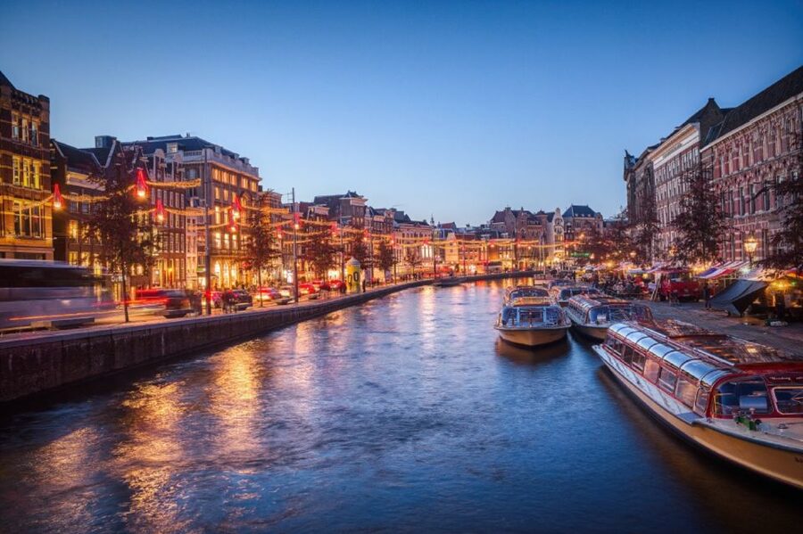 Amsterdam Red Light District tour with a local guide - Tips to Make Your 2 Hours Go Smoothly