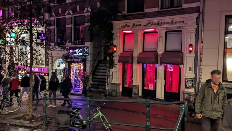 Amsterdam: Red Light District Tour - Choosing Your Start Point: Prins Hendrikkade to the Center