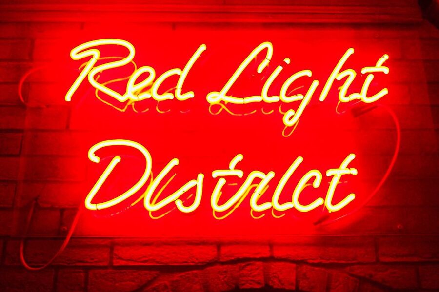 Amsterdam: Red Light District walking tour - Red windows and the street sights you’ll actually talk about