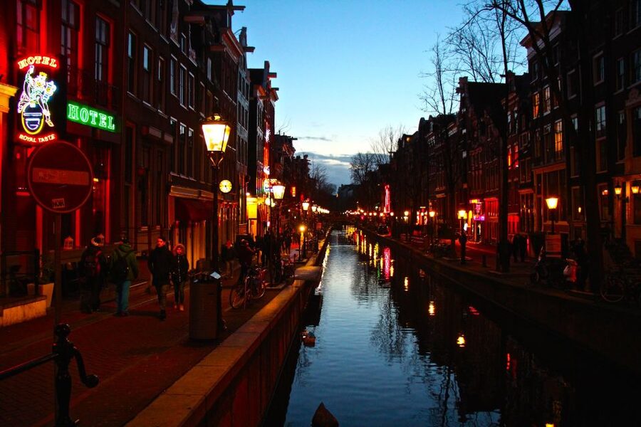 Amsterdam: Red Light District walking tour - Coffeeshops and the odd soft-drug rules you’ll hear explained